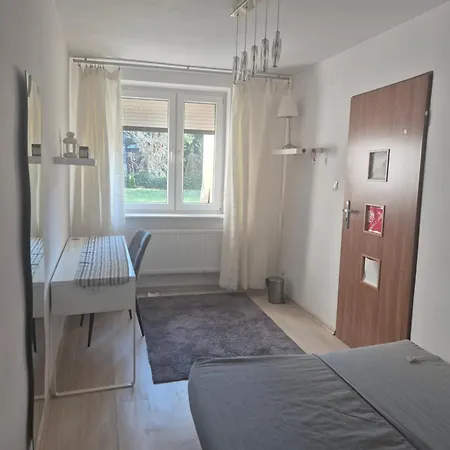 Maly Przy Lotnisku Rum i privatbostad *