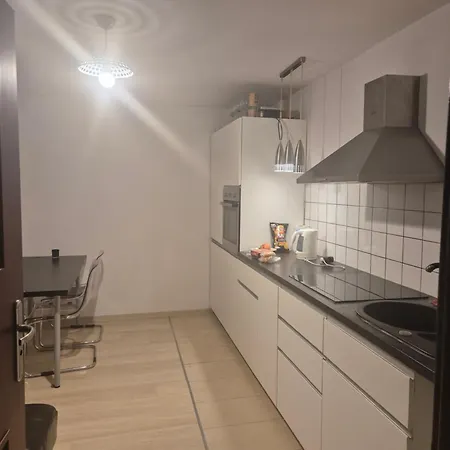 Maly Przy Lotnisku Poznaň